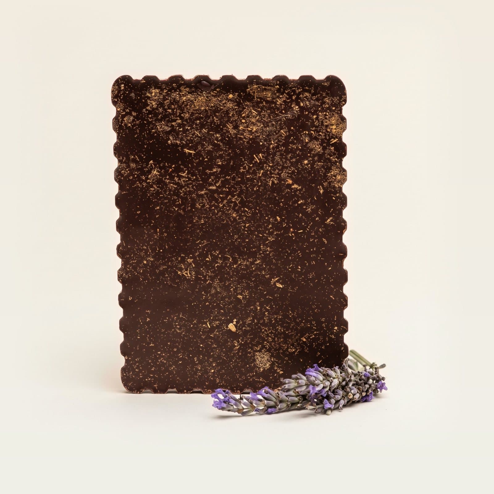 Tablette de chocolat noir Fleur de lavande, chocolats Frigoulette