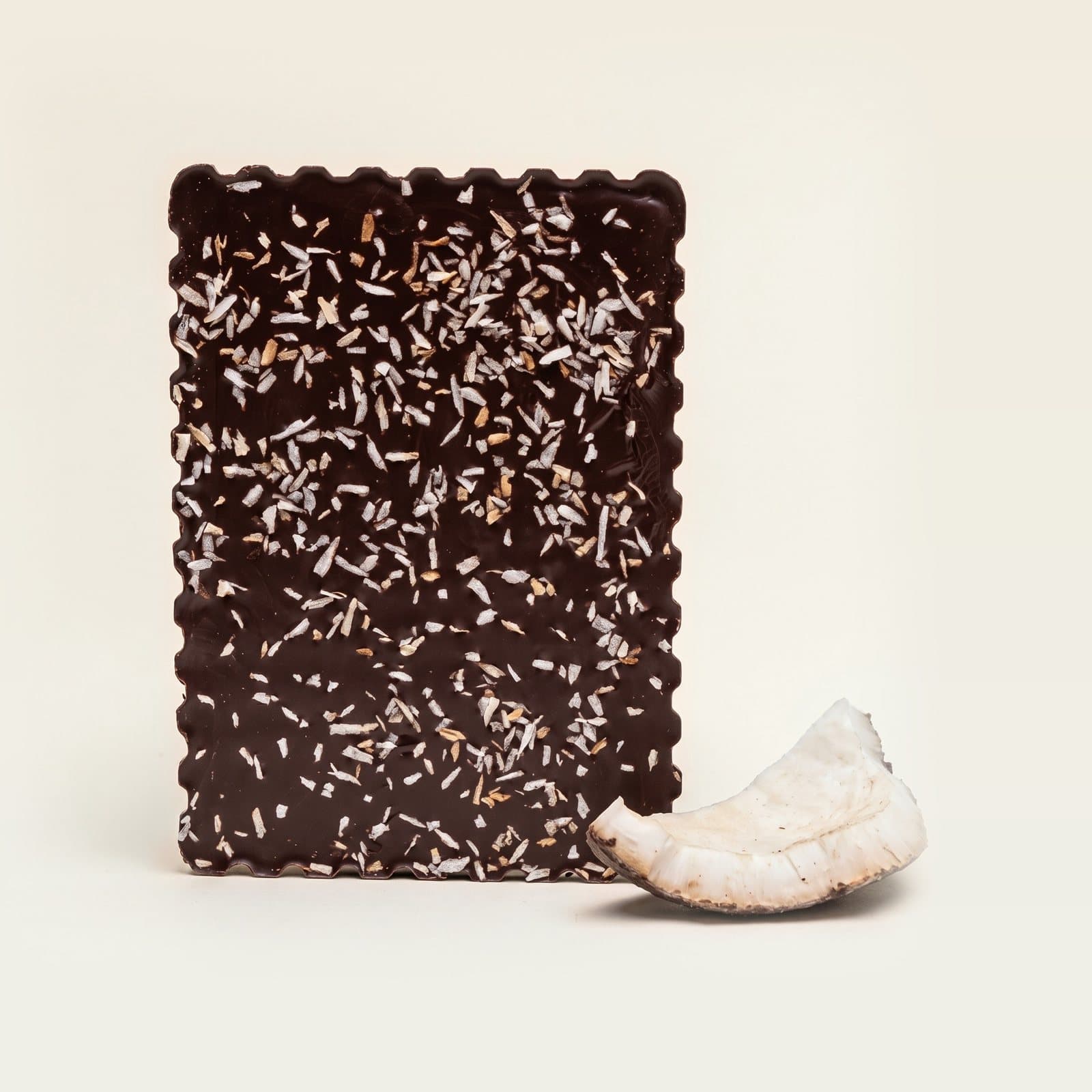 Tablette de chocolat noir Noix de coco grillée, chocolats Frigoulette