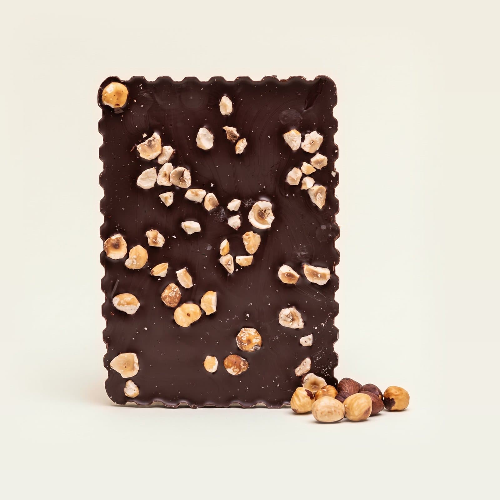 Tablette de chocolat noir noisettes grillées, chocolats Frigoulette
