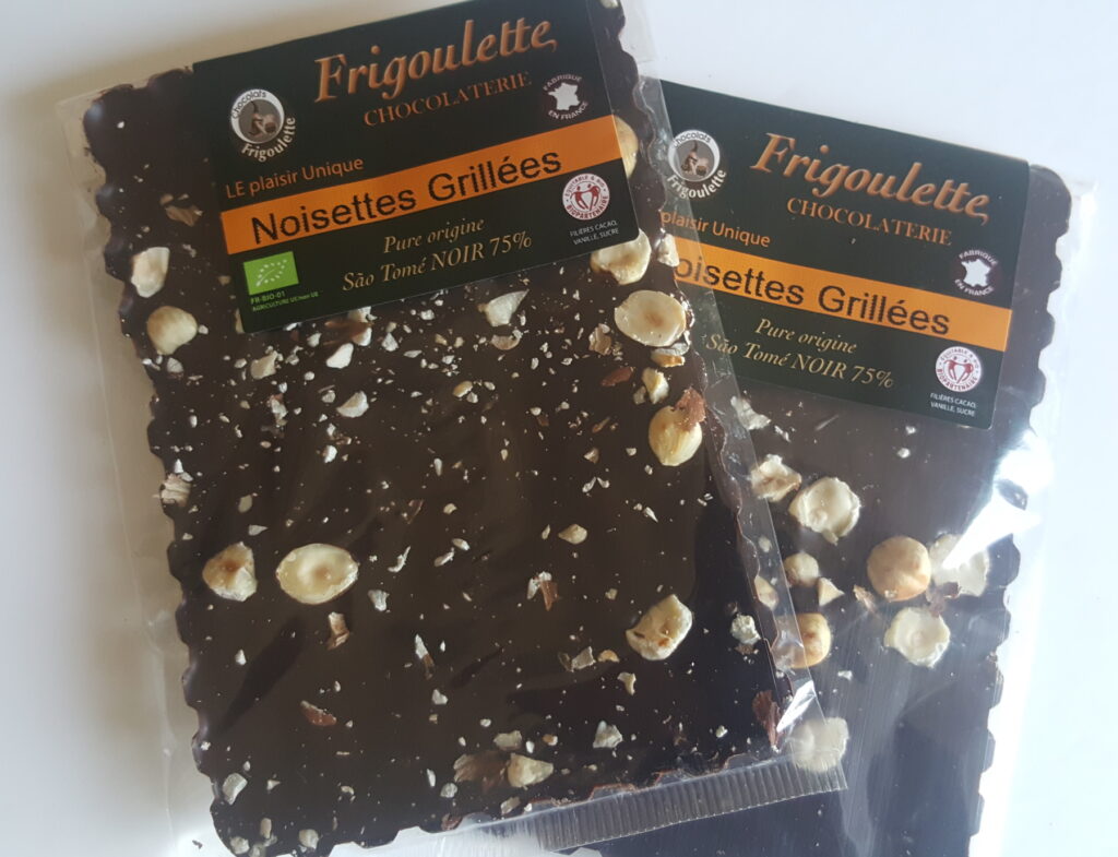 chocolatier Drôme, Chocolats Frigoulette, chocolaterie bio et equitable, achat en ligne Drôme, noisettes grillée, chocolat vegan