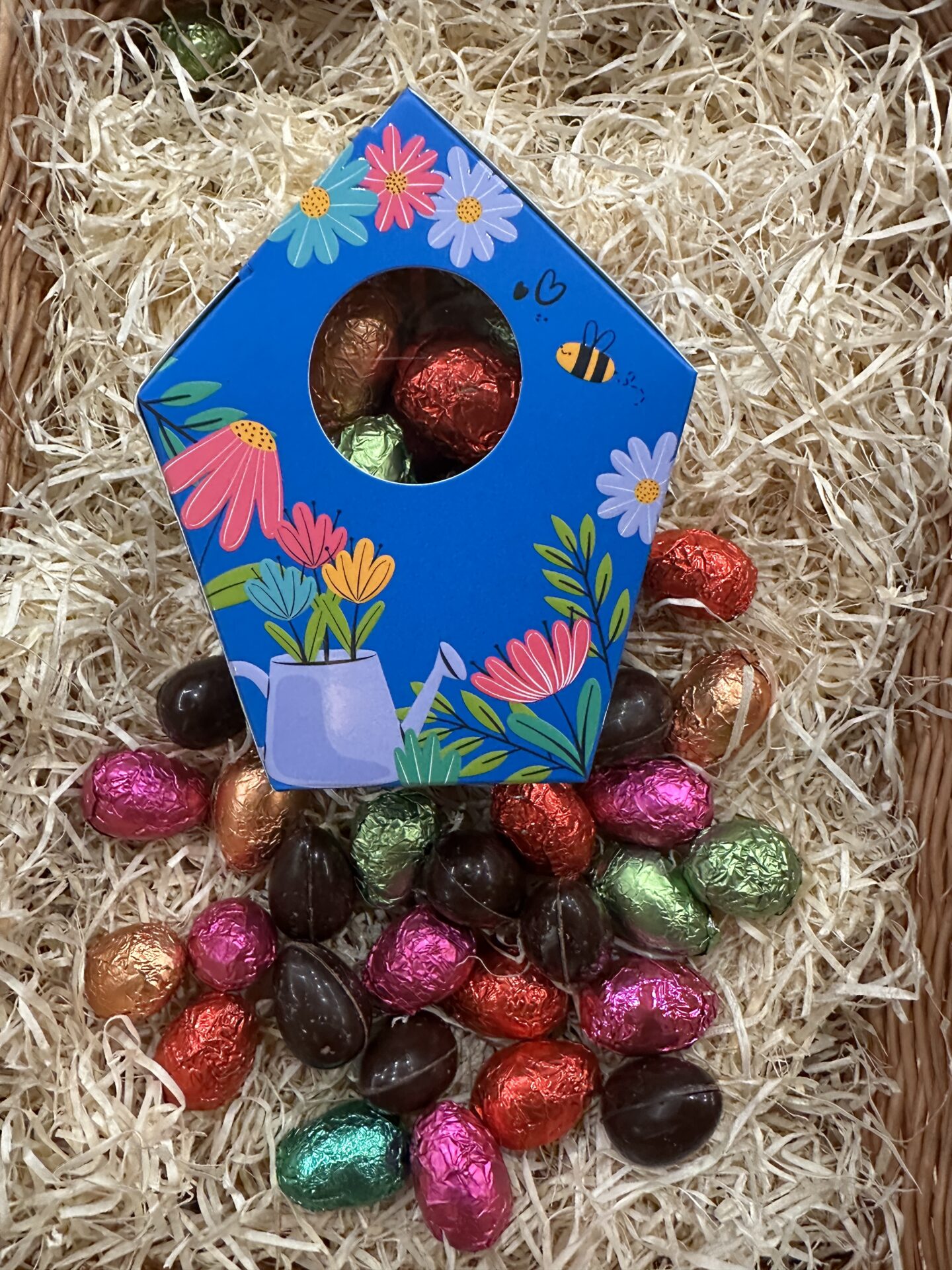 "oeufs pralinés noisette , fabrication artisanale"